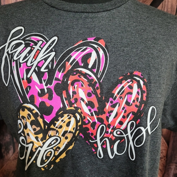 NWOT Women's Short Sleeve Faith Love Hope Heart/Animal Print Tee - Picture 3 of 6